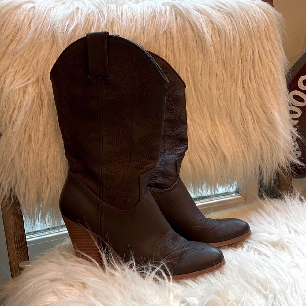 Miranda Lambert cowgirl boots